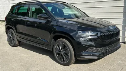 Neu Skoda Karoq SportLine 150 PS (110 kW) 2025 Graphite grau metallic SUV