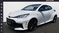 Platinumweiß perleffect Gebraucht 2024 Toyota Yaris Kleinwagen | 47.690 € (Fairer Preis)