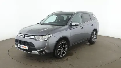 Grau Gebraucht 2015 Mitsubishi Outlander Diamant Edition SUV | 15.190 € (Fairer Preis)