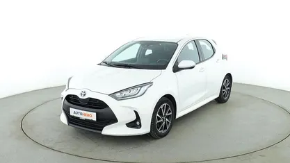 Gebraucht Toyota Yaris Hybrid Team 2022 Weiß Limousine