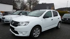 Weiß Gebraucht 2015 Dacia Sandero Ambiance Kleinwagen | 5.200 € (Fairer Preis)