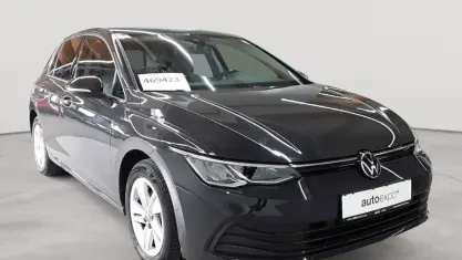 Gebraucht VW Golf VIII Life 150 PS (110 kW) 2023 Uranograu Limousine