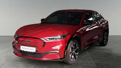 Lucidrot metallic Gebraucht 2023 Ford Mustang Mach-E Extended Range SUV | 39.690 € (Guter Preis)