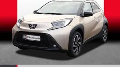 Ginger beige / dach schwarz Gebraucht 2024 Toyota Aygo Team Kleinwagen | 17.489 € (Fairer Preis)