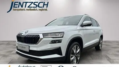 Weiß Gebraucht 2024 Skoda Karoq Selection SUV | 29.480 € (Guter Preis)