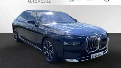 Gebraucht BMW 750e Comfort Edition 489 PS (359 kW) 2025 Bmw individual tansanitblau metallic Limousine
