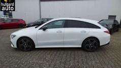 144 digitalweissmet (metallic) Gebraucht 2024 Mercedes CLA200 Shooting Brake AMG Kombi | 34.999 € (Fairer Preis)