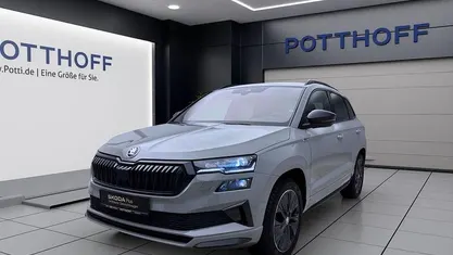 Grau Gebraucht 2024 Skoda Karoq SportLine SUV | 35.977 € (Fairer Preis)