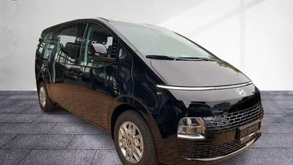 Gebraucht Hyundai Staria Trend 224 PS (164 kW) 2024 Abyss black / mic Van / Kleinbus