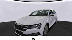 Weiss Gebraucht 2023 Skoda Superb Style Kombi | 31.977 € (Superpreis)