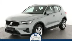 Vapour grey metallic Neu 2025 Volvo XC40 Core SUV | 36.875 € (Superpreis)