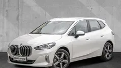 Mineralweiss metallic (weiß metallic) Gebraucht 2022 BMW 218 Luxury Line Van / Kleinbus | 28.587 € (Fairer Preis)