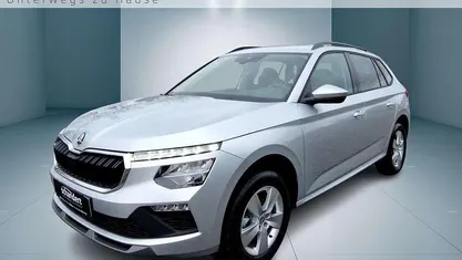 Brillantsilber metallic (silber) metallic Gebraucht 2024 Skoda Kamiq Selection SUV | 23.660 € (Fairer Preis)