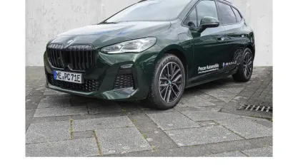 Gebraucht BMW 225 Active Tourer M Sport 245 PS (180 kW) 2025 Grün Van / Kleinbus
