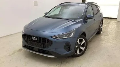 Chromablau metallic Gebraucht 2025 Ford Focus Active X Kombi | 24.900 € (Guter Preis)
