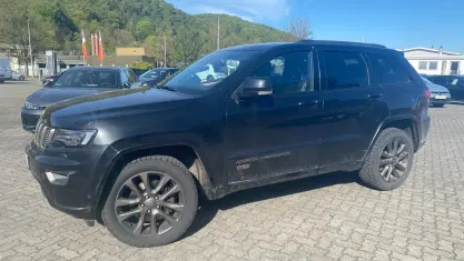Gebraucht Jeep Grand Cherokee Limited 250 PS (183 kW) 2016 Brilliant black crystal pearl coat SUV