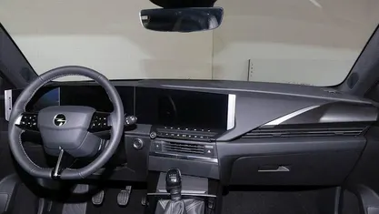 Lackierung schwarz perla nera/ Gebraucht 2024 Opel Astra GS Line Limousine | 25.990 € (Fairer Preis)