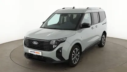Grau Gebraucht 2024 Ford Tourneo Courier Titanium Van / Kleinbus | 24.680 € (Fairer Preis)