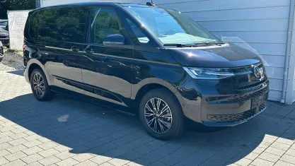Neu VW Multivan 150 PS (110 kW) 2026 Deep black perleffekt Van / Kleinbus