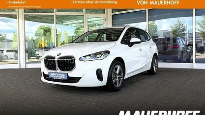 Weiß Gebraucht 2023 BMW 223 Active Tourer Van / Kleinbus | 34.290 € (Fairer Preis)