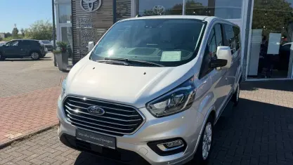 Gebraucht Ford Tourneo Custom Titanium 185 PS (136 kW) 2020 Moondust silver (metallic) Van