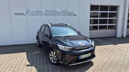 Auroraschwarz metallic Gebraucht 2025 Kia Stonic Vision SUV | 20.990 € (Fairer Preis)