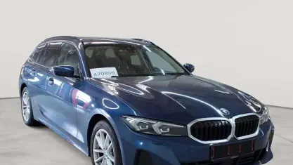 Gebraucht BMW 320 Sport Line 190 PS (139 kW) 2023 Phytonicblau metallic Kombi