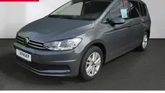 Grau Gebraucht 2024 VW Touran Comfortline Van / Kleinbus | 33.980 € (Fairer Preis)