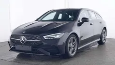 Metalliclack kosmosschwarz Gebraucht 2025 Mercedes CLA200 Shooting Brake AMG Kombi | 34.970 € (Fairer Preis)