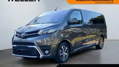 Grau Gebraucht 2023 Toyota Proace Verso Team Kombi | 40.660 € (Fairer Preis)