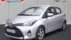Silber Gebraucht 2016 Toyota Yaris Hybrid Edition-S Limousine | 13.990 € (Fairer Preis)