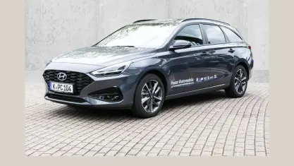 Gebraucht Hyundai i30 Advantage 140 PS (102 kW) 2025 Ecotronic grey / mic Kombi