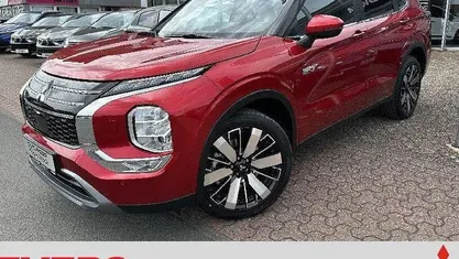 Neu Mitsubishi Outlander P-HEV Intro Edition 136 PS (100 kW) 2025 Dynamikrot Limousine