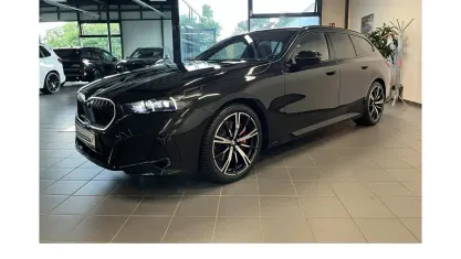 Gebraucht BMW 540 M Sport 286 PS (210 kW) 2025 Black sapphire metallic Kombi