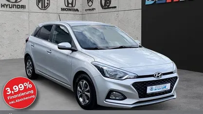 Silber Gebraucht 2020 Hyundai i20 Trend Limousine | 12.950 € (Fairer Preis)
