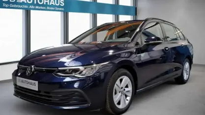 Gebraucht VW Golf VIII Life 110 PS (80 kW) 2024 Blau Kombi