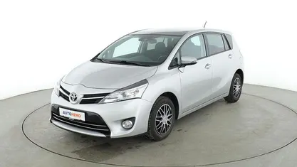 Silber Gebraucht 2017 Toyota Verso Edition-S Van / Kleinbus | 15.920 € (Fairer Preis)