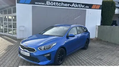 Gebraucht Kia Ceed Attract 140 PS (102 kW) 2021 Kleinwagen