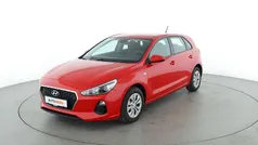 Rot Gebraucht 2017 Hyundai i30 Pure Limousine | 10.510 € (Fairer Preis)