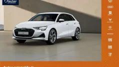 Weiss Gebraucht 2024 Audi A3 Sportback Advanced Limousine | 34.480 € (Fairer Preis)
