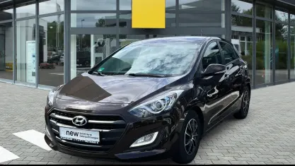 Gebraucht Hyundai i30 Trend 101 PS (74 kW) 2016 Braun Kleinwagen