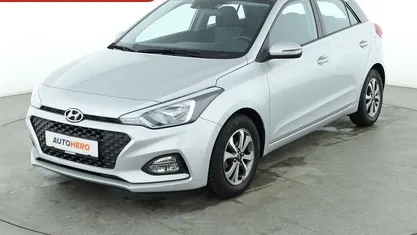 Grau Gebraucht 2019 Hyundai i20 Trend Limousine | 11.710 € (Fairer Preis)