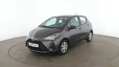 Grau Gebraucht 2018 Toyota Yaris Comfort Limousine | 11.330 € (Fairer Preis)