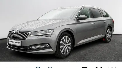 Usado Skoda Superb Style 150 HP (110 kW) 2022 Cinzento Carrinha