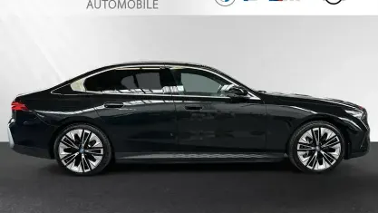 Gebraucht BMW i5 Sport Line 250 kW (340 PS) 2024 Black sapphire metallic Limousine