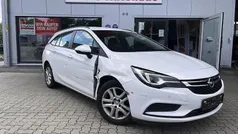 Weiß Gebraucht 2018 Opel Astra Edition Kombi | 7.550 €