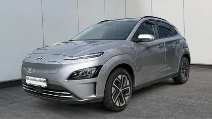 Gebraucht Hyundai Kona Trend 100 kW (136 PS) 2023 Shimmering silver SUV
