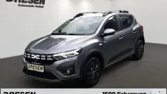Grau Gebraucht 2024 Dacia Sandero Expression Kleinwagen | 17.990 € (Fairer Preis)