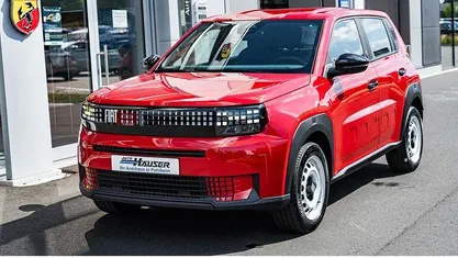 Gebraucht Fiat Grande Panda Red 83 kW (113 PS) 2025 Passione rot Kleinwagen