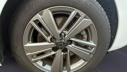 Weiß Gebraucht 2024 Peugeot 308 Allure Limousine | 22.330 € (Superpreis)